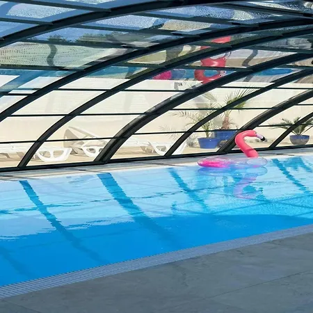 Comfortable, Convenient Apartment, Pool Included