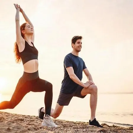 Comfortable, Convenient Apartment, Pool Included *