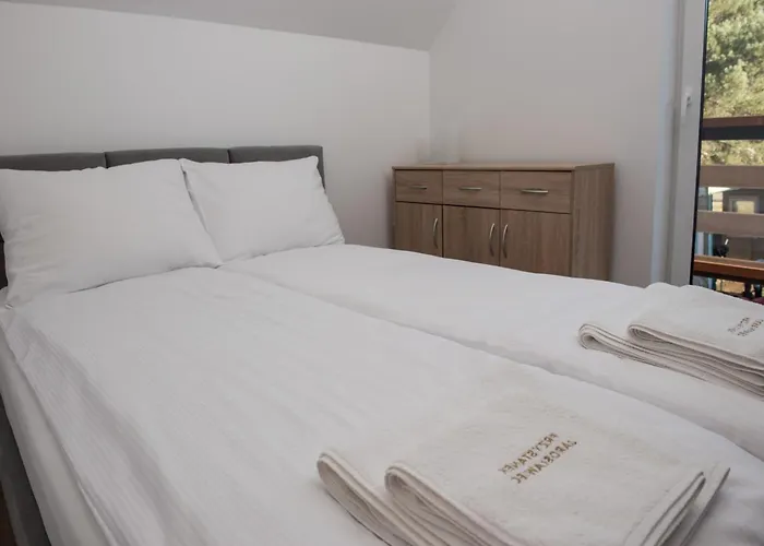 Comfortable, Convenient Apartment, Pool Included