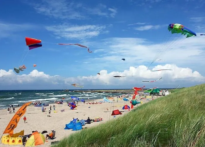 Comfortable, Convenient Apartment, Pool Included *