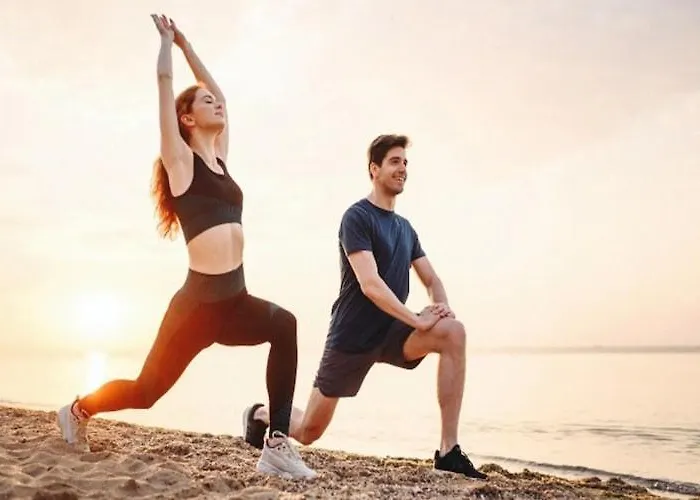 Comfortable, Convenient Apartment, Pool Included *